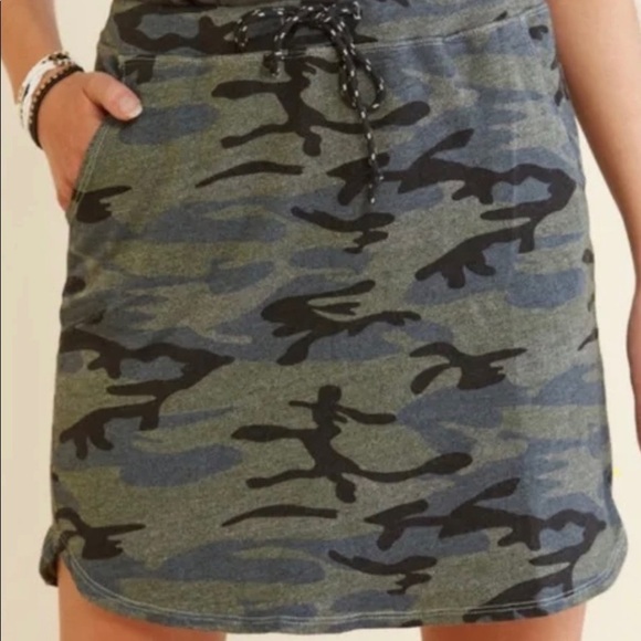 Sundry Camo Saturday skirt Size 1 (small) - Picture 1 of 4